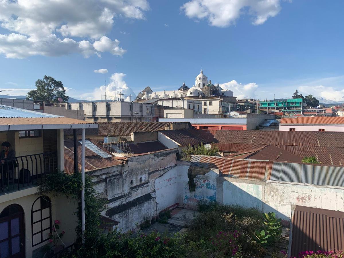 Kasa Kiwi Hostel & Travel Agency Quetzaltenango Exterior photo